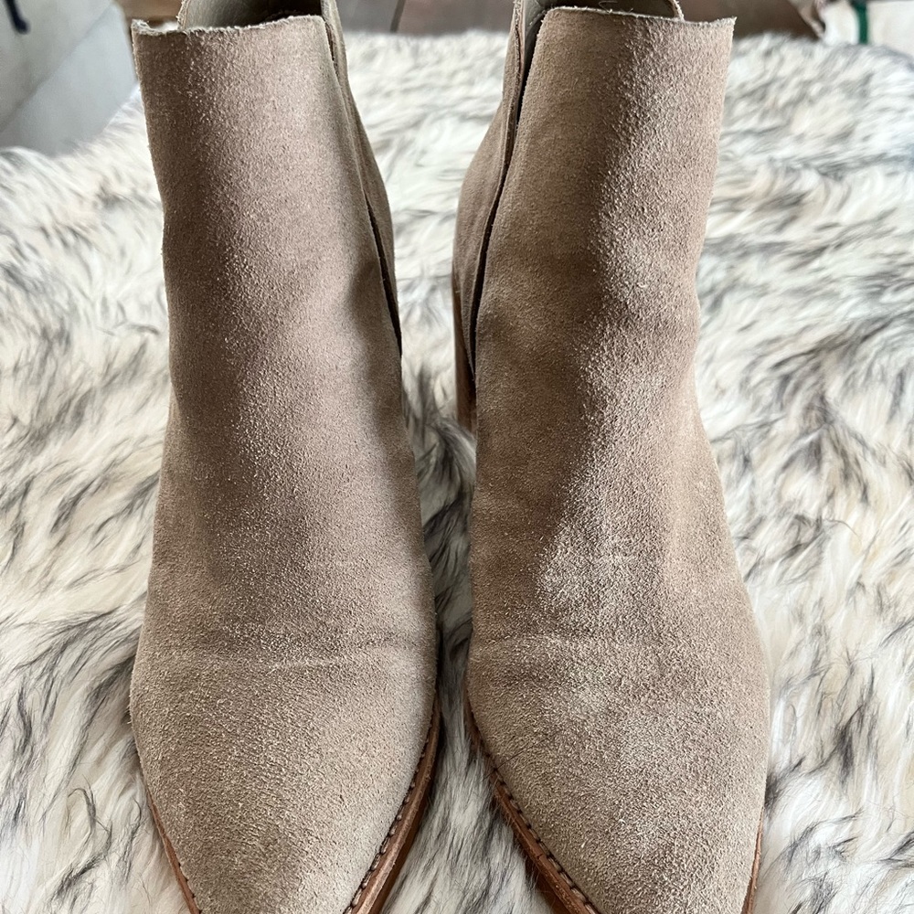 Gently worn Dolce Vita Shannon 6.5 suede taupe pull on booties